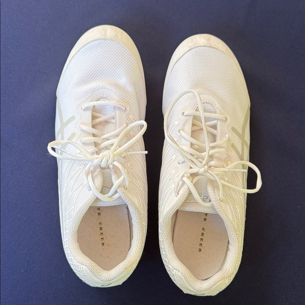 ASICS Ultralyte Cheer sneakers